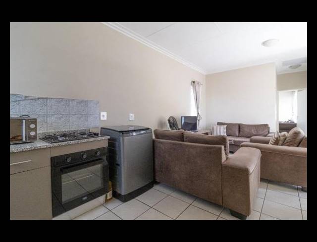2 BEDROOM FREESTANDING FOR SALE IN SOUTH HILLS